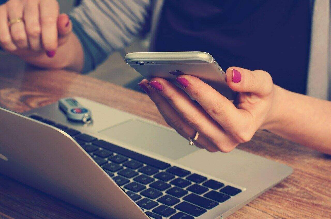 a cheating houswife searching an affair dating site
